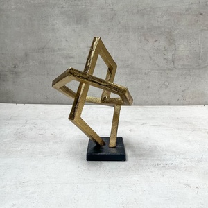 Sculpture abstraite en aluminium conçue pour les centres de table de salon alliant motifs et formes contemporaines - Product Image 1