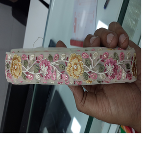 Broderie florale sur mesure en motifs floraux de couleur bleue pour divers usages en 2 pouces de largeur. - Product Image 6