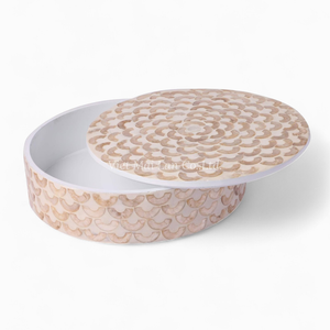 Caja de Nácar Artesanal con Incrustaciones de Concha para Almacenamiento de Joyas en Interiores Modernos - Product Image 2