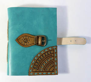 สมุดบันทึกหนังแท้ลายแพะสีเทอร์ควอยซ์ พร้อมโลโก้แบบกำหนดเอง  กระดาษฝ้ายรีไซเคิลแท้ทำมือ  ตกแต่งด้วยสีทองแบบสตencil - Product Image 3