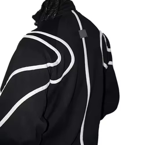 Chándal de moda urbana de moda con patrón de rayas blancas abstractas Ideal para estilos de vida activos y moda moderna - Product Image 5