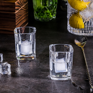 Vasos de chupito de base pesada estilo clásico de 2.2 oz, cuadrados y transparentes, para <span class=keywords><strong>vodka</strong></span>, whisky, tequila, espressos, licores y bebidas espirituosas. - Product Image 4