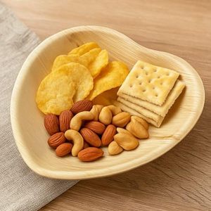 Assiette en forme de cœur en palmier d'areca durable de 8 pouces, compostable, écologique, vaisselle biodégradable, retour à l'école, en stock - Product Image 1