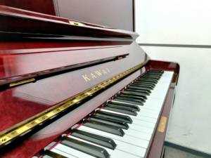 Piano Vertical Kawai KL32BF Rojo Vino de Alta Calidad, Piano Japonés Usado al por Mayor, Tamaño Compacto con Sonido Rico, Original de Japón - Product Image 2