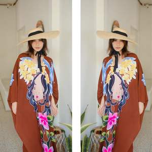 El mejor caftán Abaya de moda con flores brillantes, ajuste largo y fluido para mujeres, perfecto para el verano, aspecto de estilo modesto - Product Image 5