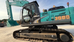 Excavatrice sur chenilles Kobelco SK300D d'occasion, bien entretenue, 30 tonnes, en stock, à vendre - Product Image 2
