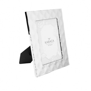 Cadre photo moderne à la mode avec des lignes élégantes et une finition élégante ajoutant du glamour et du charme à n'importe quelle pièce - Product Image 5