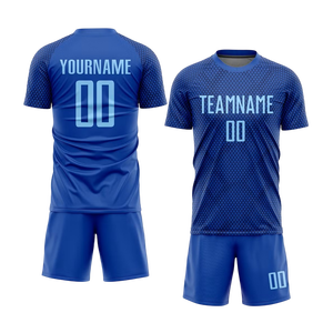 Uniforme de fútbol personalizado premium con diseño de sublimación, costuras resistentes y material elástico cómodo, ideal para jóvenes y adultos. - Product Image 1