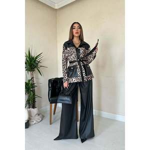 Conjunto Leopard con Detalles en Cuero Negro - Negro - Product Image 1