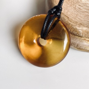 Colgante de Ámbar Báltico en Forma de Donut, Collar de Ámbar Natural Color Té, Colgante de Ámbar Dorado Transparente; Joyería Clásica, Regalo Encantador - Product Image 4