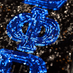 Veste à paillettes ZPB noire 100% polyester, veste Zeta Phi Beta avec logos brodés, manches à paillettes, fermeture éclair sur le devant, poignets côtelés - Product Image 2