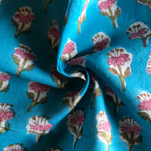 Tissu en coton imprimé à la main, base bleu sarcelle avec motif floral Buti rose |   Textile traditionnel indien à petits motifs - Product Image 1