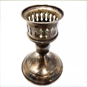 Portavelas de Metal artístico moderno con silueta geométrica, perfecto para Decoración de mesa, interiores de hogar y decoración de bodas - Product Image 2