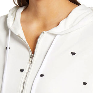 Top corto de manga larga con logotipo frontal y capucha personalizado para mujer, sudadera recortada para gimnasio - Product Image 3