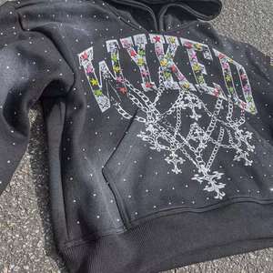 Sudadera con capucha Boxy Fit para hombre 400GSM hecha a medida con diamantes de imitación y lavado ácido desgastado Sudadera con capucha personalizada con diamantes de imitación - Product Image 2