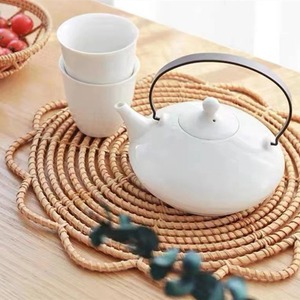 Napperons tissés ronds en rotin naturel faits à la main pour la salle à manger et la décoration intérieure - Product Image 2