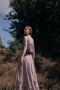 Alta moda verano bohemio elegante largo Maxi ropa elegante estampado sin mangas volante cuello redondo Natural sostenible algodón plisado - Product Image 5