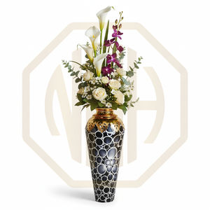 Jarrón de Flores de Hierro Estilo Costero, Diseño Nórdico en Gris y Negro, Decoración de Lujo Hecha a Mano para Hogar u Oficina, Cuello Repujado Chapado en Oro - Product Image 1