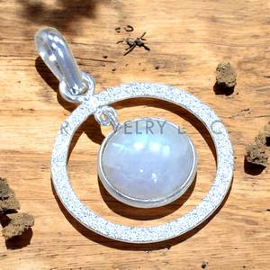 Pendentif en pierre de lune arc-en-ciel, argent sterling 925 naturel, fait à la main, style bohème, forme de constellation, bijoux pour la vente en gros - Product Image 1