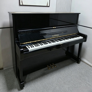 Piano Vertical Yamaha U1M de Segunda Mano, Instrumentos de Teclado Japoneses en Venta, Martillos Beffa, Acción Duradera, 88 Teclas, Tamaño Completo - Product Image 1