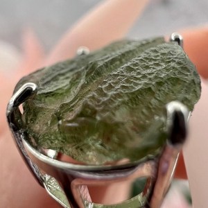 Collar con colgante ovalado de moldavita cruda auténtica, joyería única con moldavita genuina de Chlum Locality - Product Image 5