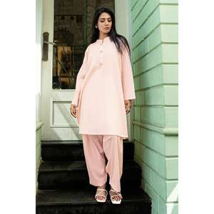 ชุดเซ็ตสีชมพูพิมพ์ลายริ้วแบบย่นสำหรับผู้หญิง ชุดลำลองสองชิ้น กางเกงขาสั้น ผ้าเครป สำหรับฤดูใบไม้ผลิ/ฤดูร้อน - Product Image 4