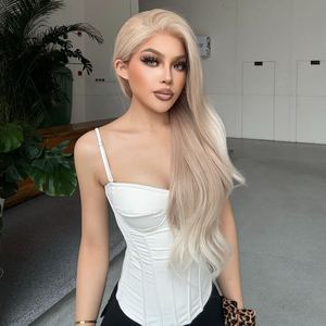Perruque synthétique Rosalie-DWY 136 à raie libre, ondulée, blond clair champion, avec dentelle transparente sur le devant - Product Image 6