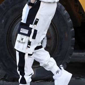 Pantalones cargo de nailon ligeros para hombre con logotipo personalizado, impermeables, estilo techwear, con cintura elástica, estilo urbano. - Product Image 4