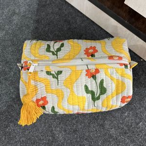 Pochette de toilette en coton matelassé géométrique - Sac de rangement pour maquillage écologique avec fermeture éclair - Product Image 5