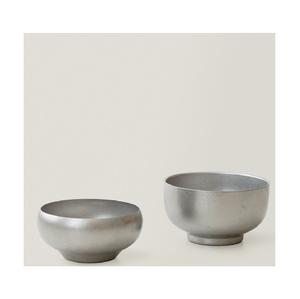 Bol en acier au design moderne, durable et élégant pour servir des salades et des soupes, adapté à tous les décors de cuisine - Product Image 3