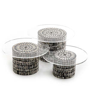 Présentoir de table élégant pour fêtes d'hôtel et de mariage Plateau en acrylique pour gâteau en nacre Lot de 3 plateaux de service élégants - Product Image 2