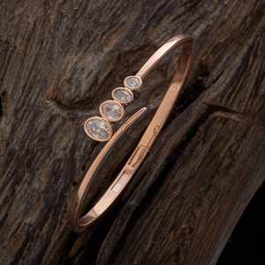 สร้อยข้อมือคริสตัลเพทาย-หรูหราและงดงาม - Product Image 1