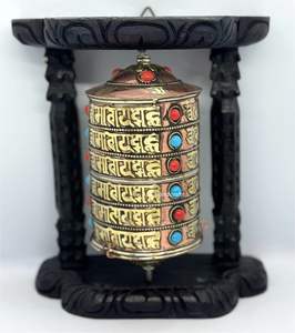 Nouvel arrivage de moulinets de prière suspendus en laiton Vaisselle religieuse élégante gravée Technique sculptée - Product Image 3