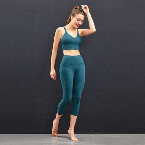 Conjunto de Yoga de mallas acampanadas de cintura alta sólidas de alta calidad con Spandex/material de poliéster antibacteriano y transpirable para mujeres - Product Image 6