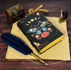 Journal en cuir vintage A5 Luna Moth Butterfly à couverture souple, organisateur d'ombres en spirale, carnet cadeau parfait - Product Image 5