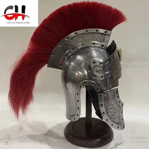 Casco de centurión romano medieval, casco grabado de diseño romano con soporte de madera de Calvin Handicraft - Product Image 3
