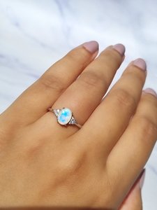 Anillo de compromiso de piedra lunar arcoíris celestial, corte ovalado, minimalista, para mujer, plata de ley 925, piedra de nacimiento de junio, luminoso - Product Image 2