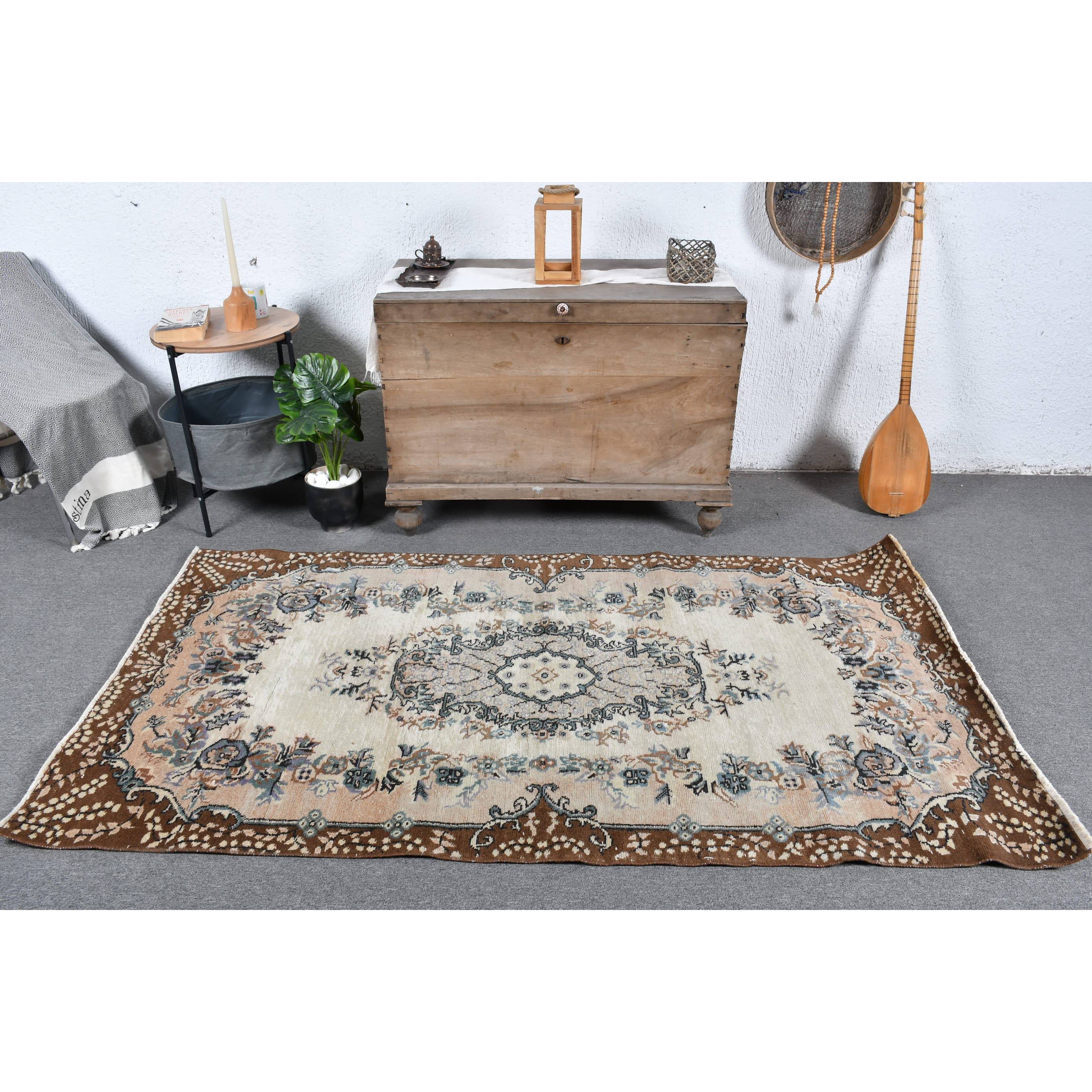 สีน้ำตาล