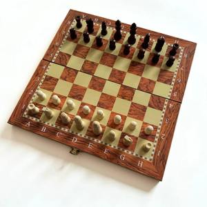 Jeu d'échecs en bois durable fait main avec design pour la décoration et les jeux disponible à des prix raisonnables - Product Image 1