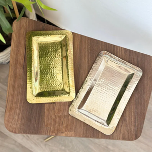 Plateau de service décoratif en aluminium et laiton avec motif floral idéal pour la décoration de la salle à manger et du salon - Product Image 1