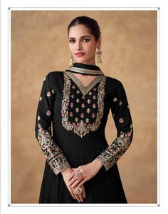 Exclusivo ThreadThrill SWARA Diseñador Mujer Elegante Boda Invitada Flair Anarkali Vestido Dupatta Conjunto Bordado Chinon - Product Image 6