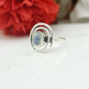 แหวนเงินแท้ 925 สไตล์โบฮีเมียน ประดับพลอยมูนสโตนสีน้ำเงินทรงรี ชุบโรเดียม ทำมือ ของขวัญงานแต่งงานสำหรับผู้หญิง งานปาร์ตี้ - Product Image 2