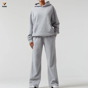 Vente en gros de survêtement respirant de maternité d'hiver en polyester 100% rouge solide à capuche à séchage rapide pour femmes avec logo personnalisé - Product Image 1