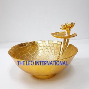 Tazón de Postre con Diseño Moderno y Patrón Clásico, Ideal para Regalo, Base Dorada de Aluminio, Tazón Plateado - Product Image 6