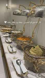 Plato de frotamiento funcional de acero inoxidable con diseño de pared alta que evita derrames y mantiene la presentación de los alimentos ordenada - Product Image 2