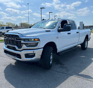 Oferta Limitada: RAM 2500 Tradesman Crew Cab 4x4 2025 con Caja de 8' - Product Image 1