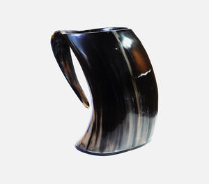 Authentique cornes à boire viking noires polies artisanales avec une poignée unique de couleur ambre, style nordique traditionnel, buffle - Product Image 6