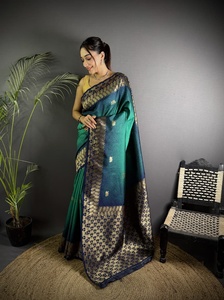 Saree de seda Banarasi puro con atractivo contraste sombreado Color Gold Zari Weaving y Pallu para adultos Colección étnica - Product Image 6