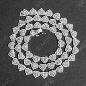 Colliers pour hommes en or 14 carats, sertis de moissanite D-Color VVS 12,6 carats au total, motif cœur en grappe, pour usage quotidien - Product Image 6