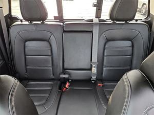 CLEAN 2022G-Can_y_on De_nali Crew Cab 4WD (cabina de tripulación 4WD) - Product Image 3